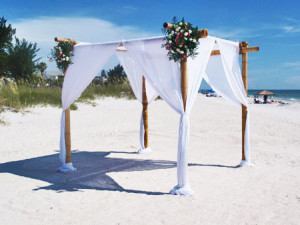 Wedding_bamboo_starfish_walkway