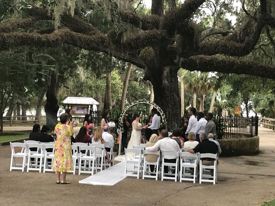White resin folding chairs with padded seats for ceremony